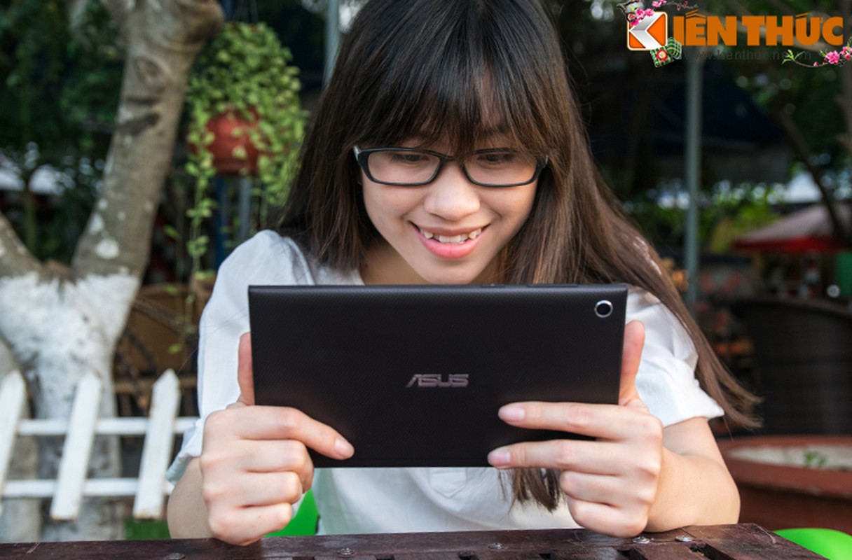 Mo hop may tinh bang ASUS MeMO Pad 7 phien ban moi-Hinh-3